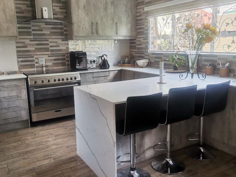 3 Bedroom House For Sale in Vanderbijlpark SE7 - Photo 2