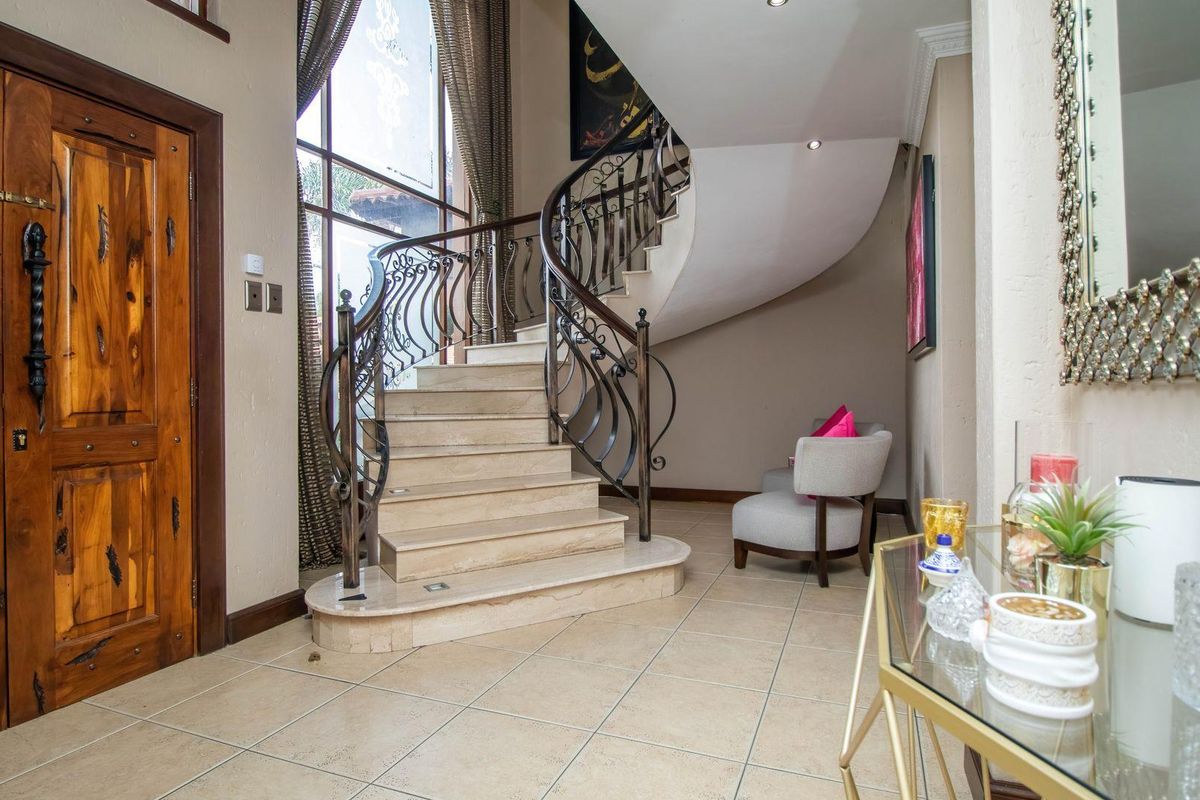 Experience Refined Living in the Monte Cristo Estate! - Photo 4