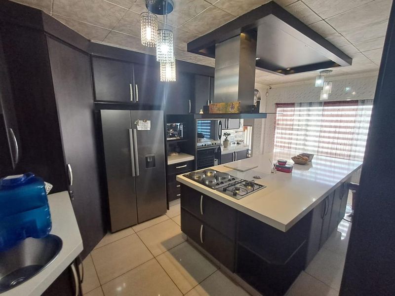4 Bedroom House for sale in Albemarle - Photo 9