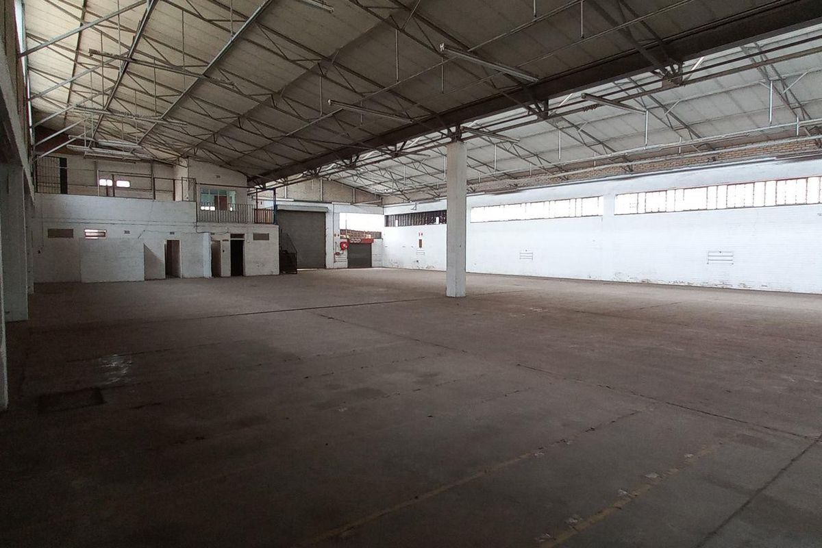 1972m2 Benrose Warehouse To Let - Photo 4