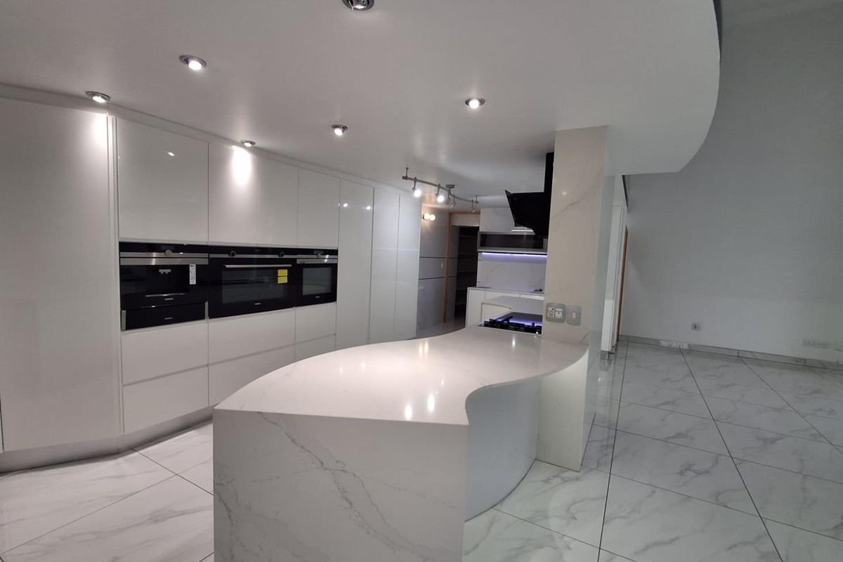 MANSION IN THE ELITE PART OF BASSONIA - Photo 4