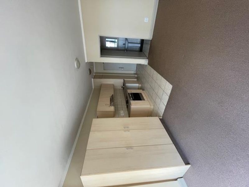 Unfurnished Studio, Wi fi included, pool & gym - Photo 7