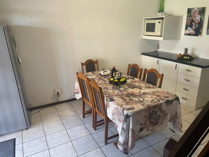 Gorgeous Townhouse awaits you! - Photo 6