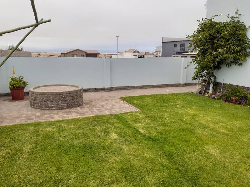 MODERN WELL-MAINTAINED HOUSE WITH FLAT FOR SALE IN HENTIES BAY - NAMIBIA - Photo 3