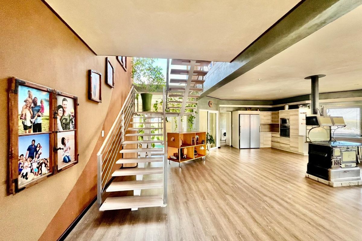 House with Flat for Sale, Kramersdorf, Swakopmund - Photo 2