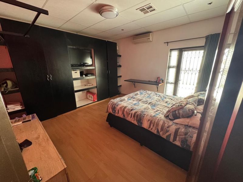 Large Industrial Property for Sale - Photo 9