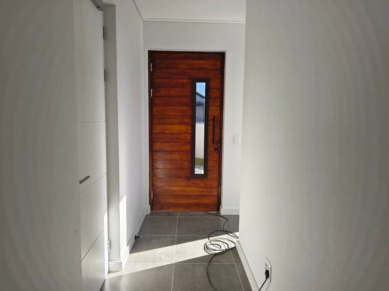 Modern 3-bedroom family home to rent in Le Coste Estate - Photo 2