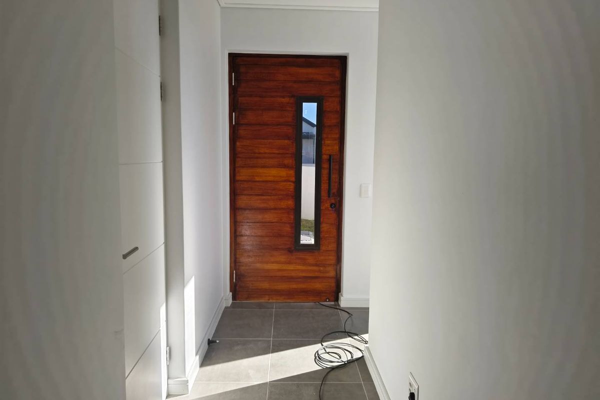 Modern 3-bedroom family home to rent in Le Coste Estate - Photo 2