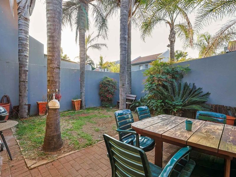 Spacious & Private 3-Bedroom in Secure Small Complex - Photo 7