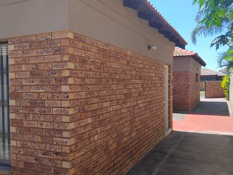4 Bedroom House For Sale in The Orchards-Akasia - Photo 7
