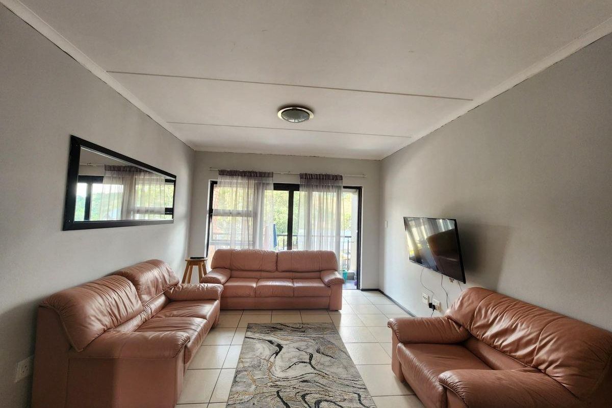 Modern 2-Bed Sanctuary with Scenic Views - Photo 2