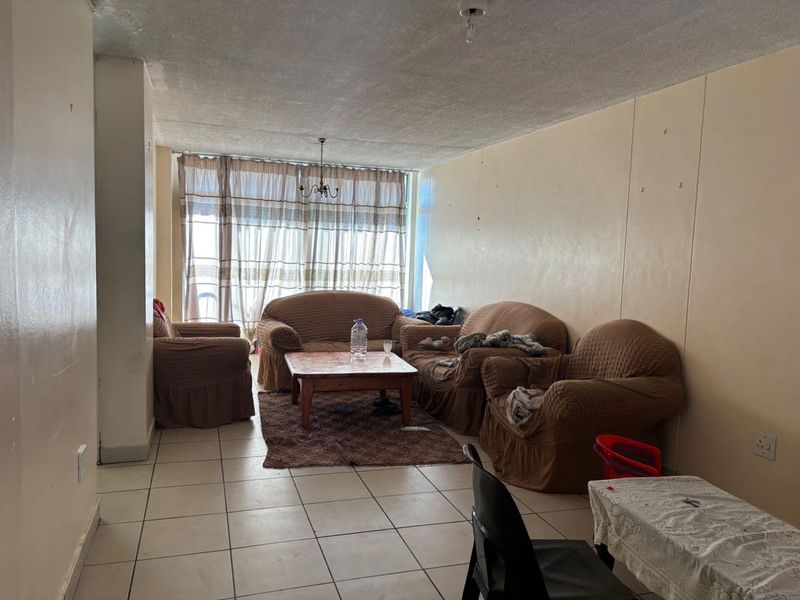 Stunning unit a well maintained complex. - Photo 3
