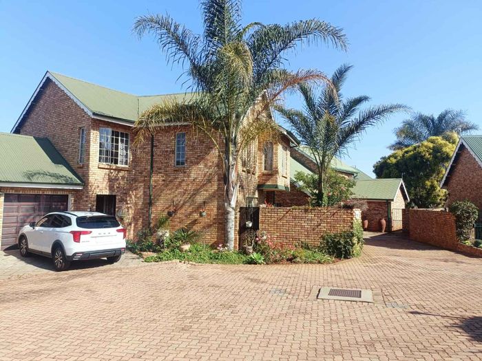 Property #2412355, House For Sale in Die Hoewes