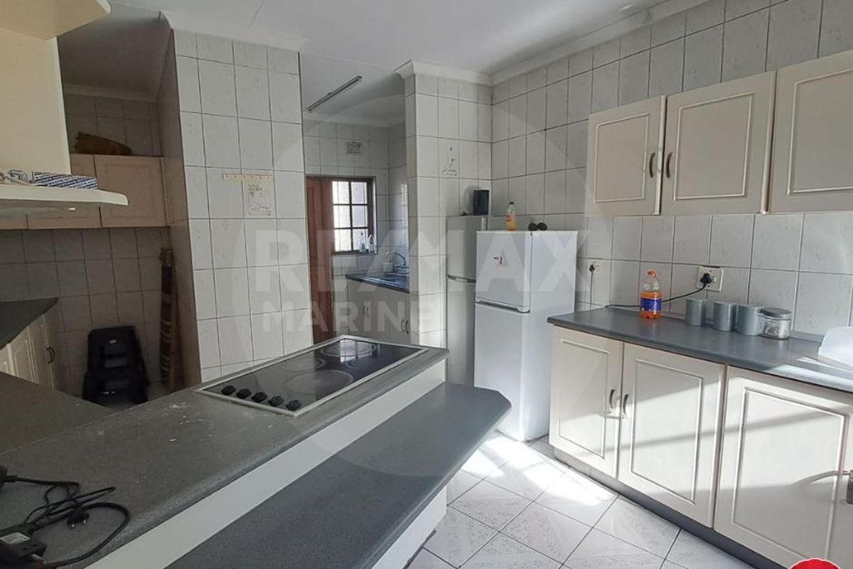 Spacious 5-Bedroom Furnished Contractor Accommodation with Pool, Braai, and Double Garage - Photo 4