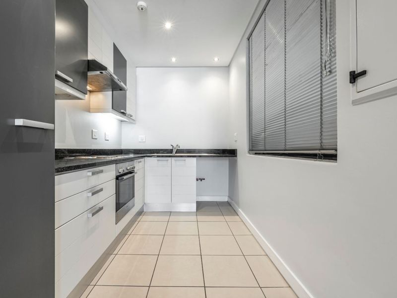 CBD one bedroomed apartment with parking - Photo 10