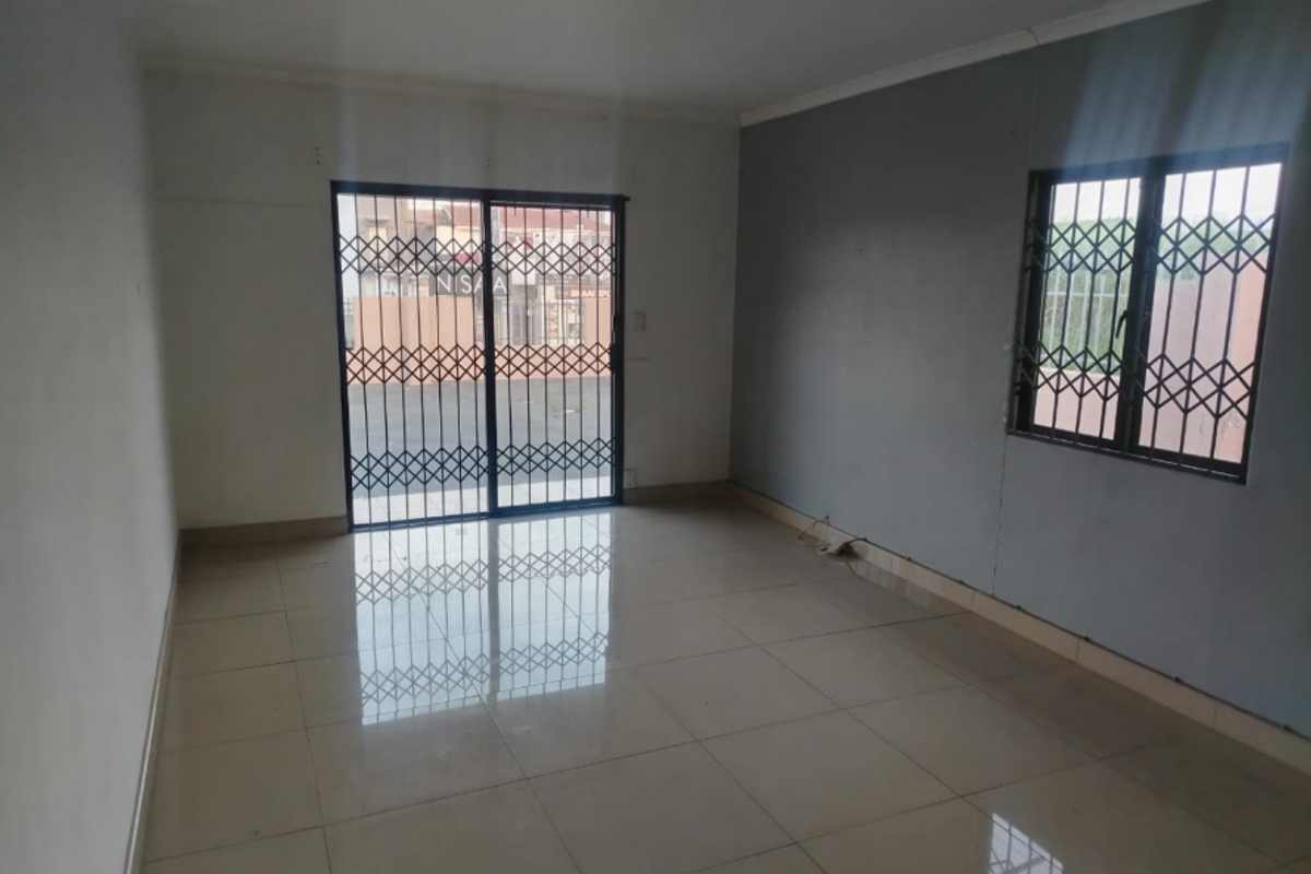 Home to let Unit 8 Phoenix - Photo 5