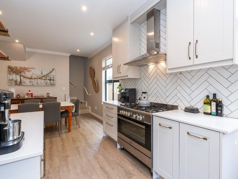 DUPLEX TOWNHOUSE ROYAL ASCOT - Photo 7