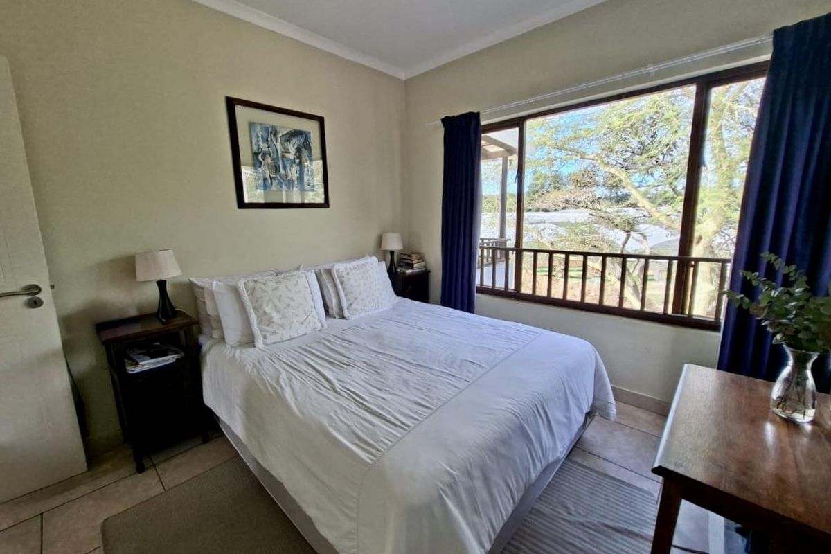 Top Floor 2 Bedroom apartment in Sheffield Beach - Photo 5