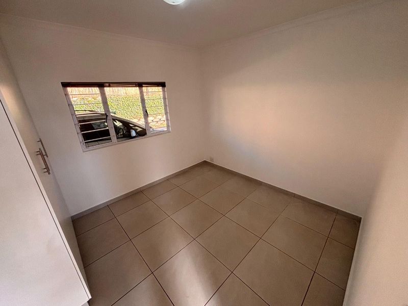 Modern 2-Bedroom, 2-Bathroom Townhouse To Rent in Upper Kloof - Photo 9