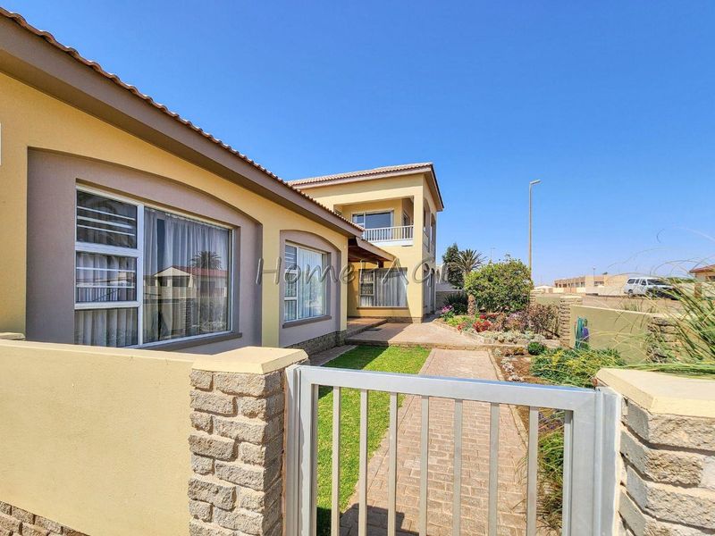 Ext 3, Rob Street, Henties Bay:  Beautiful Double Storey 3 Bedr Home is for Sale - Photo 5