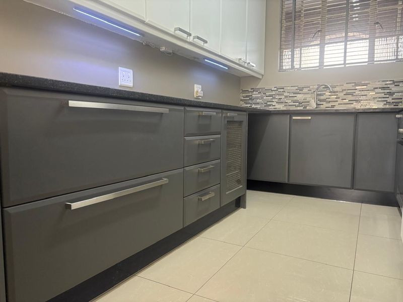 Modern Living Awaits: Stylishly Renovated, Ultra-Convenient Home - Photo 7