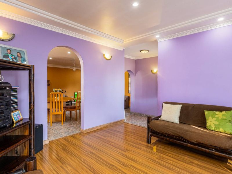 Spacious 4-Bedroom Family Home with Ample Parking in Riverton - Photo 9