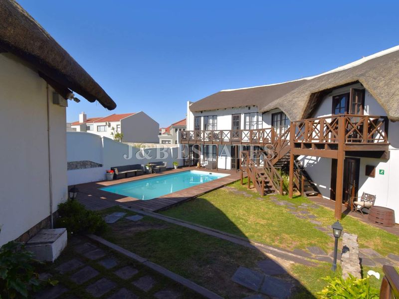 Successfully Operating Hotel With Spectacular Lagoon Views - Photo 5