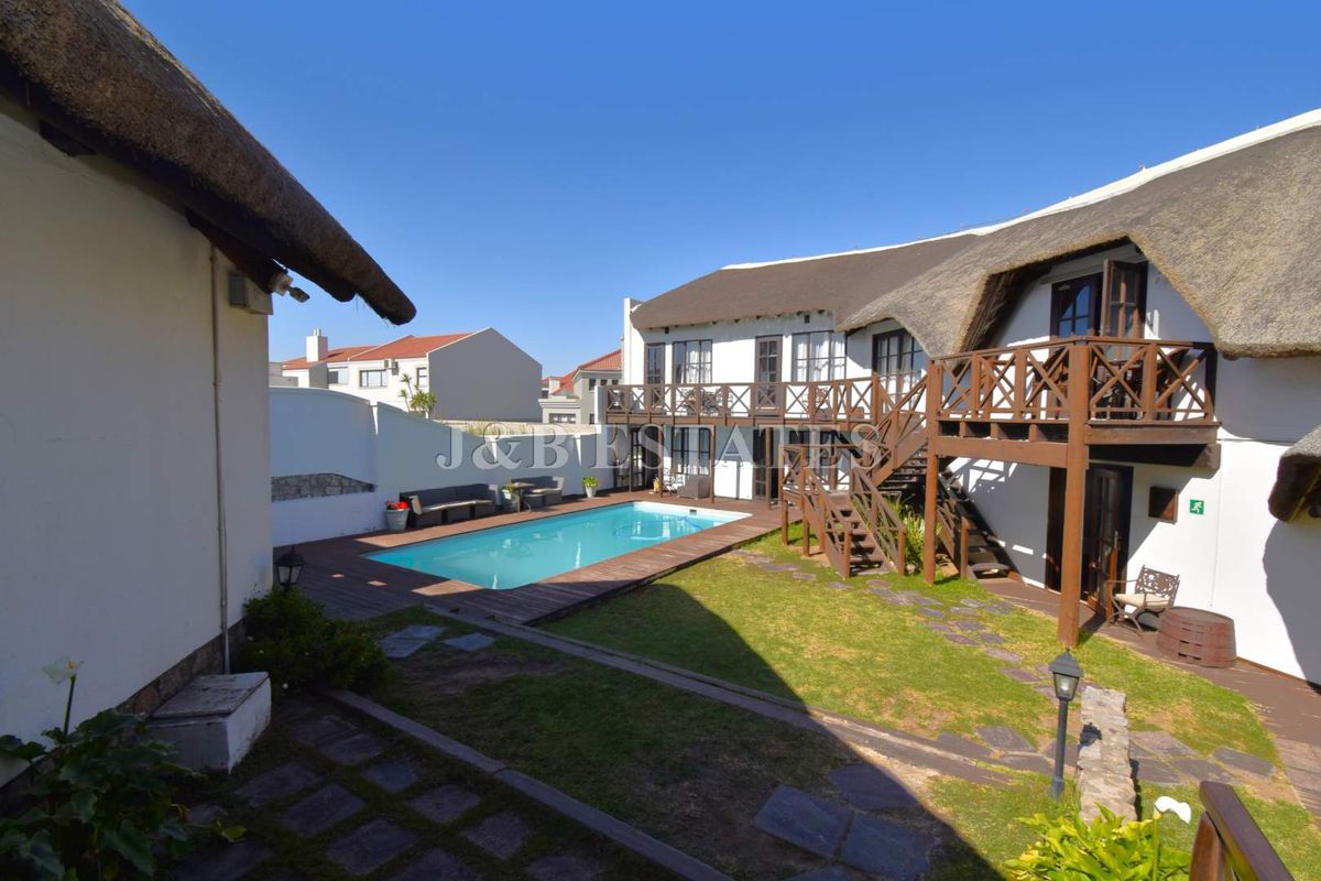 Successfully Operating Hotel With Spectacular Lagoon Views - Photo 5