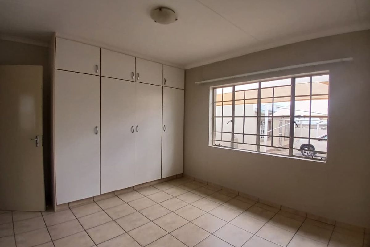 2 Bedroom situated close to shops, schools, offices and Unam - Photo 5