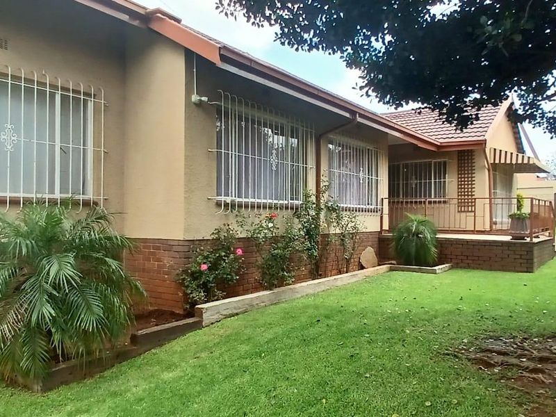 Spacious Family Home with Incredible Potential - Photo 2