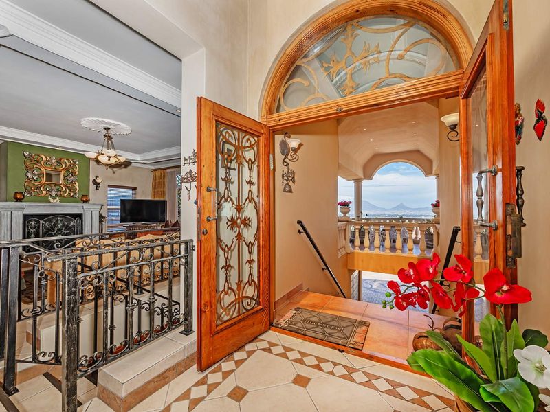 A Palatial Family Home - Photo 7