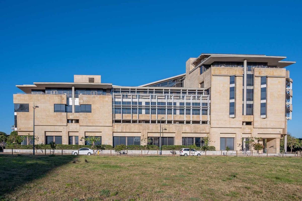 Serviced office space for 15 persons in Regus Umhlanga Ridge - Photo 2