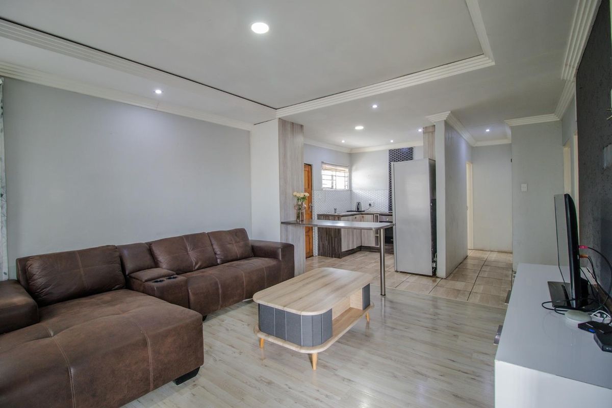 For Sale: Stunning 3-Bedroom Home! - Photo 5