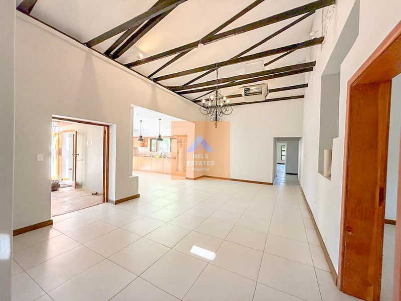 Home with Guesthouse Potential For Sale in Tsumeb, Namibia - Photo 4