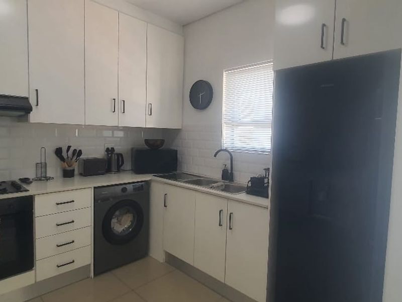 2 Bedroom Apartment Urgent Sale - Photo 3