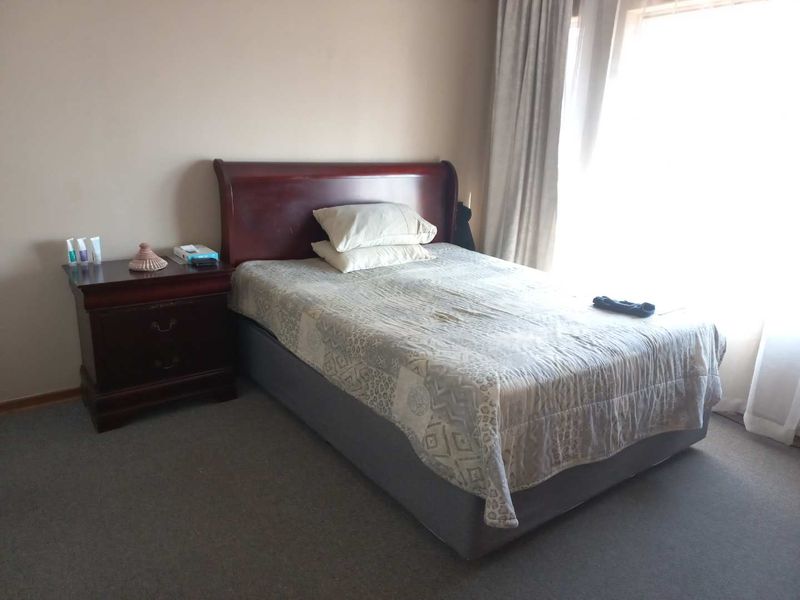 Charming 2-Bedroom Apartment - Photo 7
