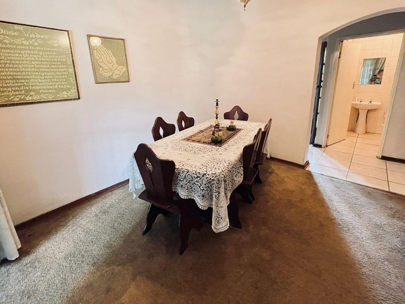 Sunward Park Oasis in The village : Spacious 4-Bed Home with Pool & Garden" - Photo 7