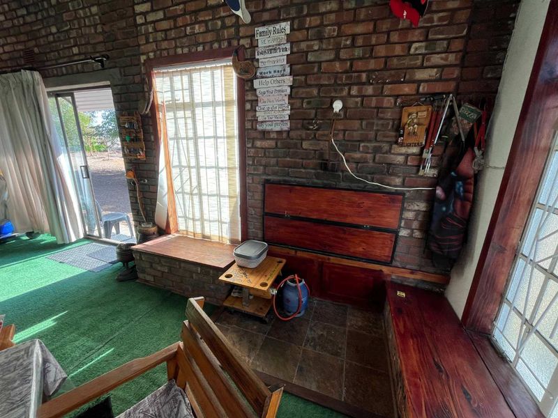 Spacious 4-Bedroom Family Home on a Tranquil Smallholding – Just 12 km from Upington - Photo 8