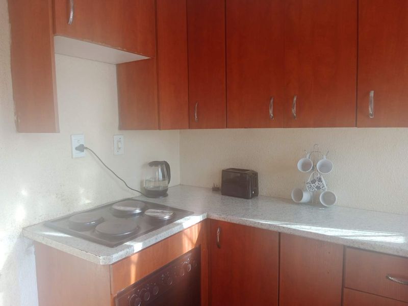 Comfortable 3 Bedroom Simplex To Let - Photo 7