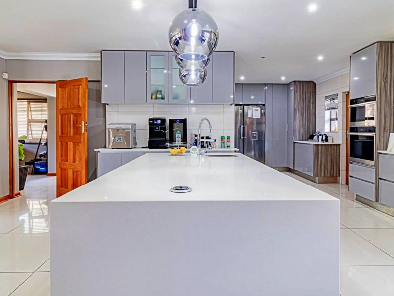 5 Bedroom House for Sale in Verwoerdpark - Photo 5