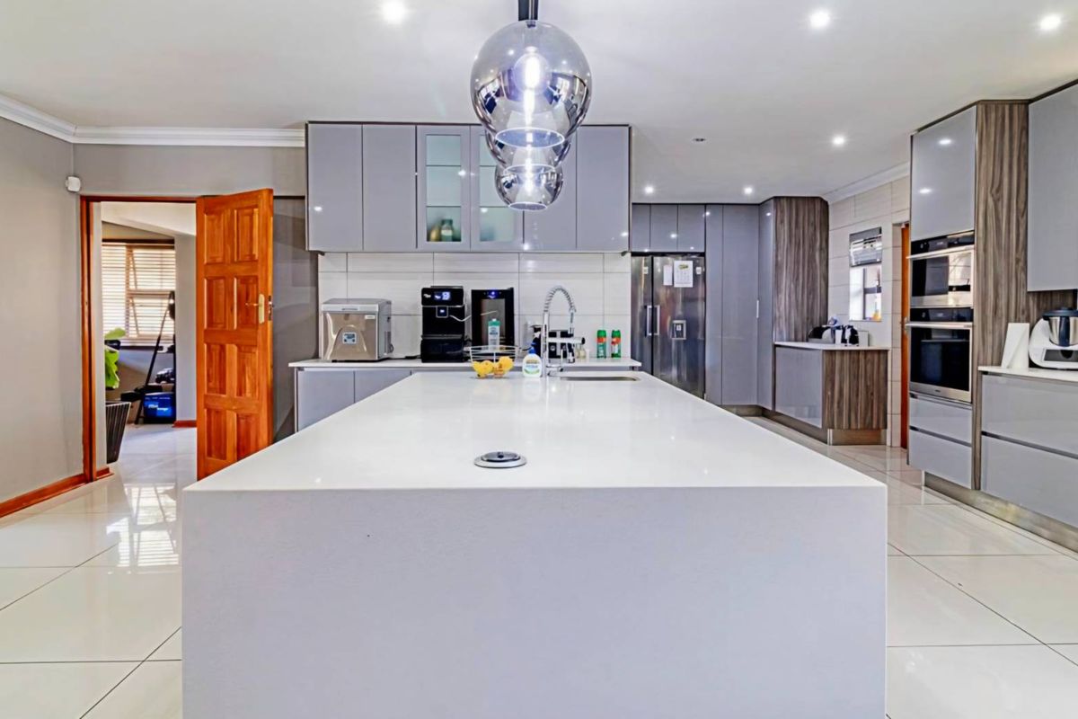 5 Bedroom House for Sale in Verwoerdpark - Photo 5