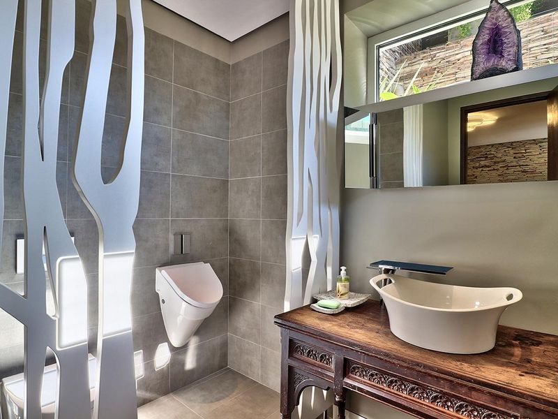 Iconic Eco Luxury Masterpiece for Sale in Higgovale – Unrivalled Views, German Engineering, Fully Off Grid - Photo 10