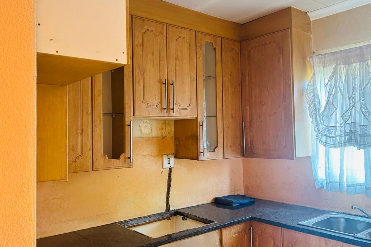 3 bedroom house for sale in Vosloorus - Photo 3
