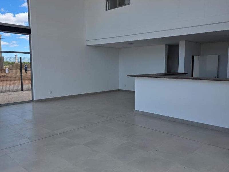 Prime Showroom/Warehouse Space Available Near the Airport - Photo 8