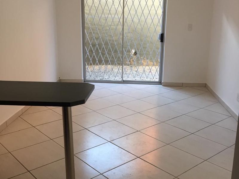 Apartment For Sale In Otjomuise 2, Otjiwa Court 081 495 6379 - Photo 3