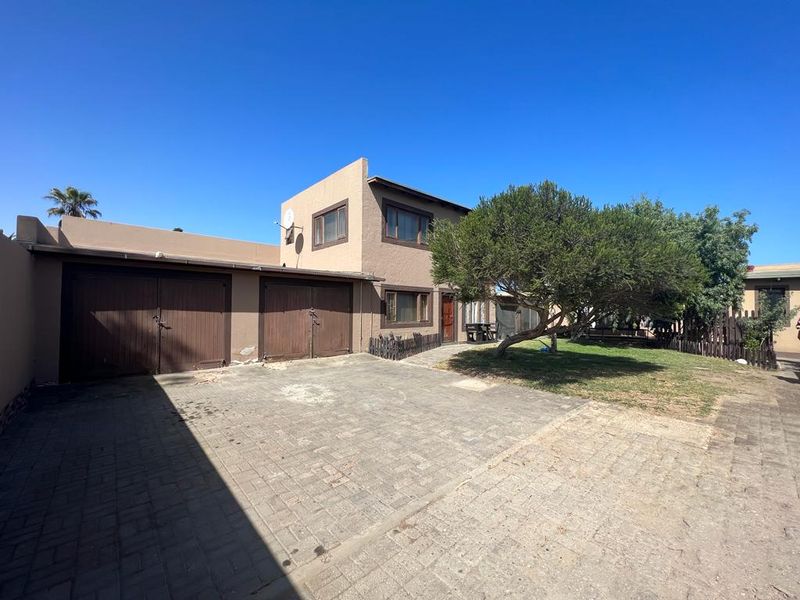 FOR SALE - 4 BEDROOM HOUSE WITH 2 FLATS IN KRAMERSDORF - Photo 2