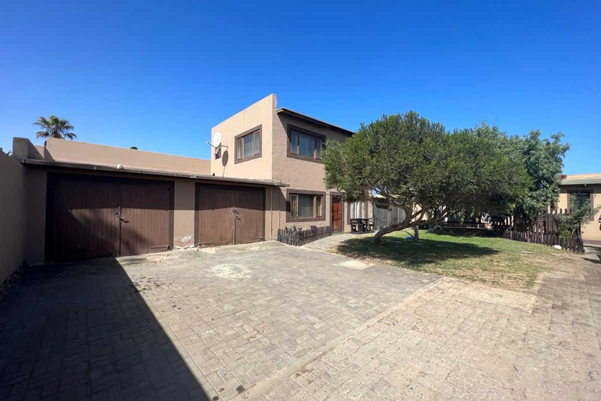 FOR SALE - 4 BEDROOM HOUSE WITH 2 FLATS IN KRAMERSDORF - Photo 2