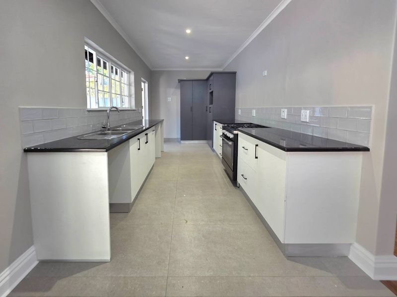 Fully Renovated, Modern Home in Exclusive Complex of only 3 Units, in the Heart of Kloof! - Photo 10