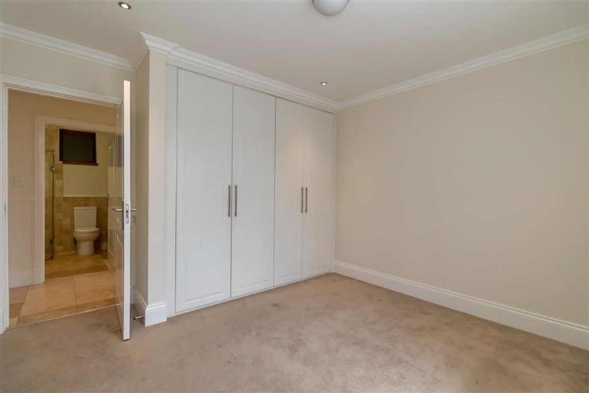 Lovely upmarket apartment - Photo 5