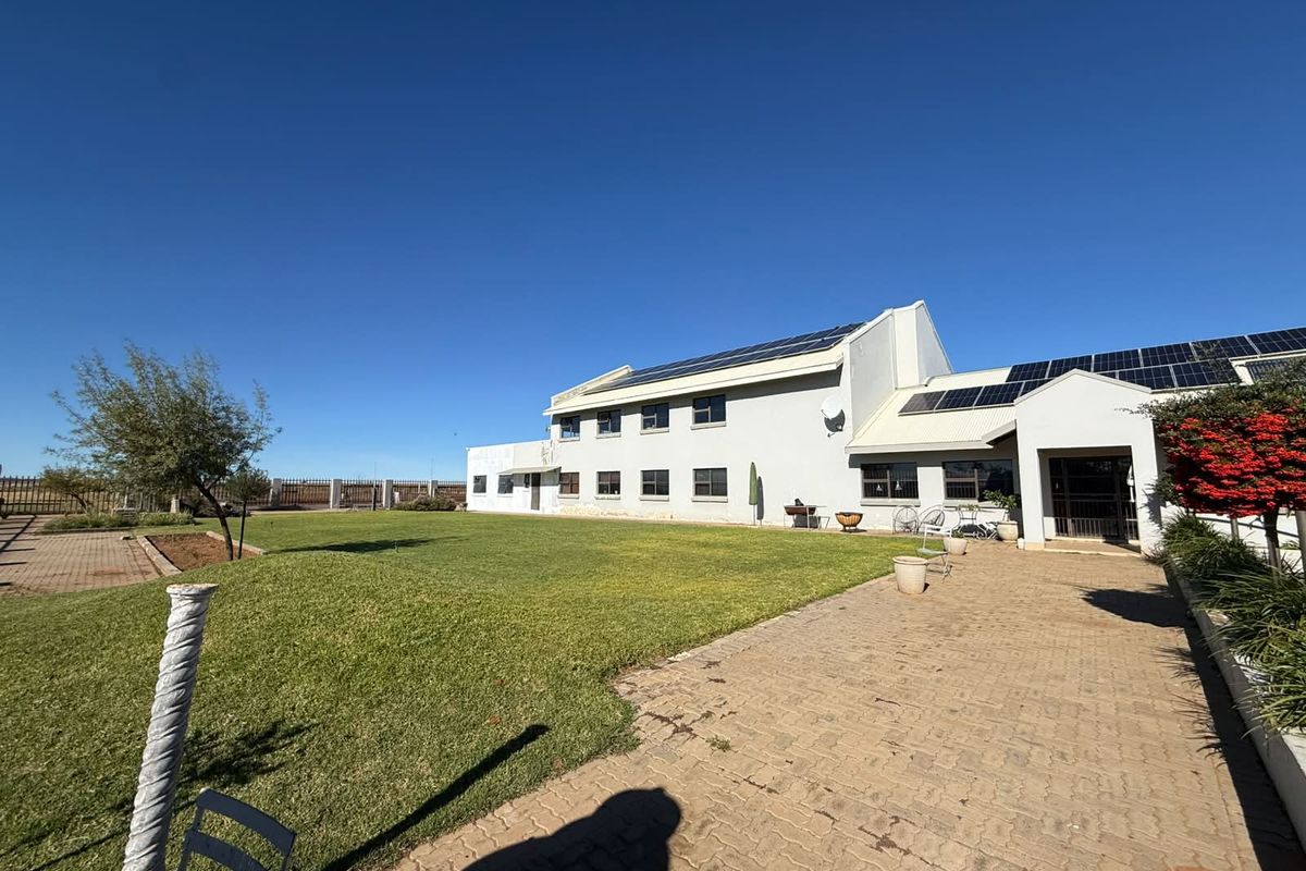 Exceptional Potential on 184 ha – Off-the-Grid Farm Living - Photo 3